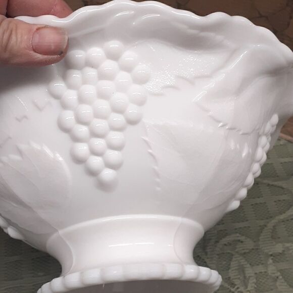 Vintage Imperial Paneled Grape harvest milk glass ruffled bowl - Picture 3 of 6